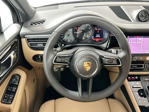 Certified 2026 Porsche Macan image 18