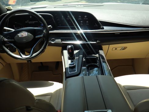 Used 2021 Cadillac Escalade Premium Luxury w/ Driver Assist Tech Package AWD/4WD image 23
