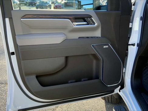 New 2025 GMC Sierra 2500 SLT w/ SLT Premium Package image 10