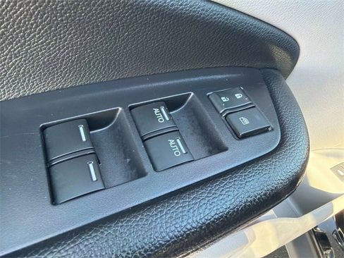 Used 2019 Honda Pilot Touring image 17