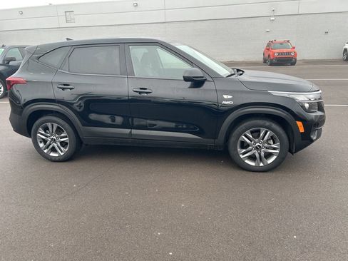 Used 2023 Kia Seltos LX AWD/4WD image 4