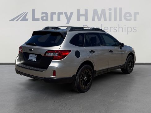 Used 2017 Subaru Outback 2.5i Limited AWD/4WD image 5