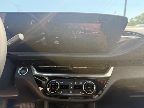 Used 2024 Buick Envista Sport Touring w/ Convenience I Package FWD image 24