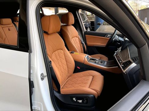 Used 2024 BMW X5 xDrive40i w/ M Sport Package image 8