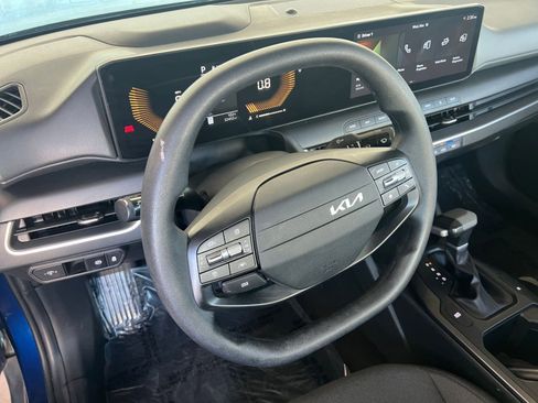 Used 2025 Kia K4 LXS image 28