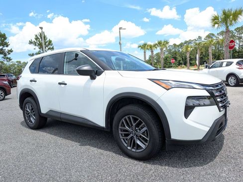 Used 2024 Nissan Rogue S AWD/4WD image 2