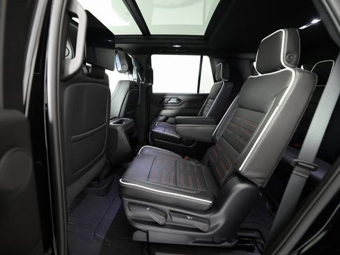 Used 2025 GMC Yukon AT4 Ultimate w/ LPO, Illumination Package image 16