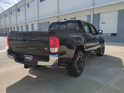 Used 2016 Toyota Tacoma SR5 w/ Towing Package image 5