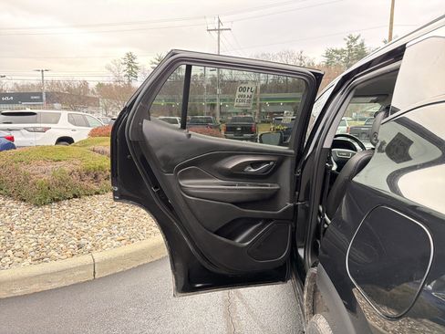 Certified 2023 GMC Terrain SLT image 26