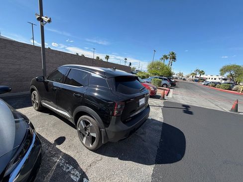 Used 2025 Nissan Kicks SR w/ Illumination Package image 6