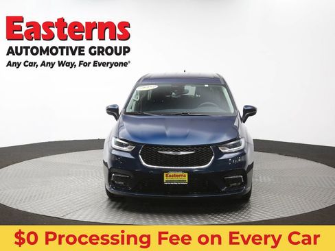 Used 2023 Chrysler Pacifica Touring-L FWD image 55
