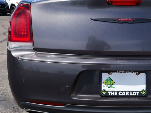 Used 2022 Chrysler 300 S image 19