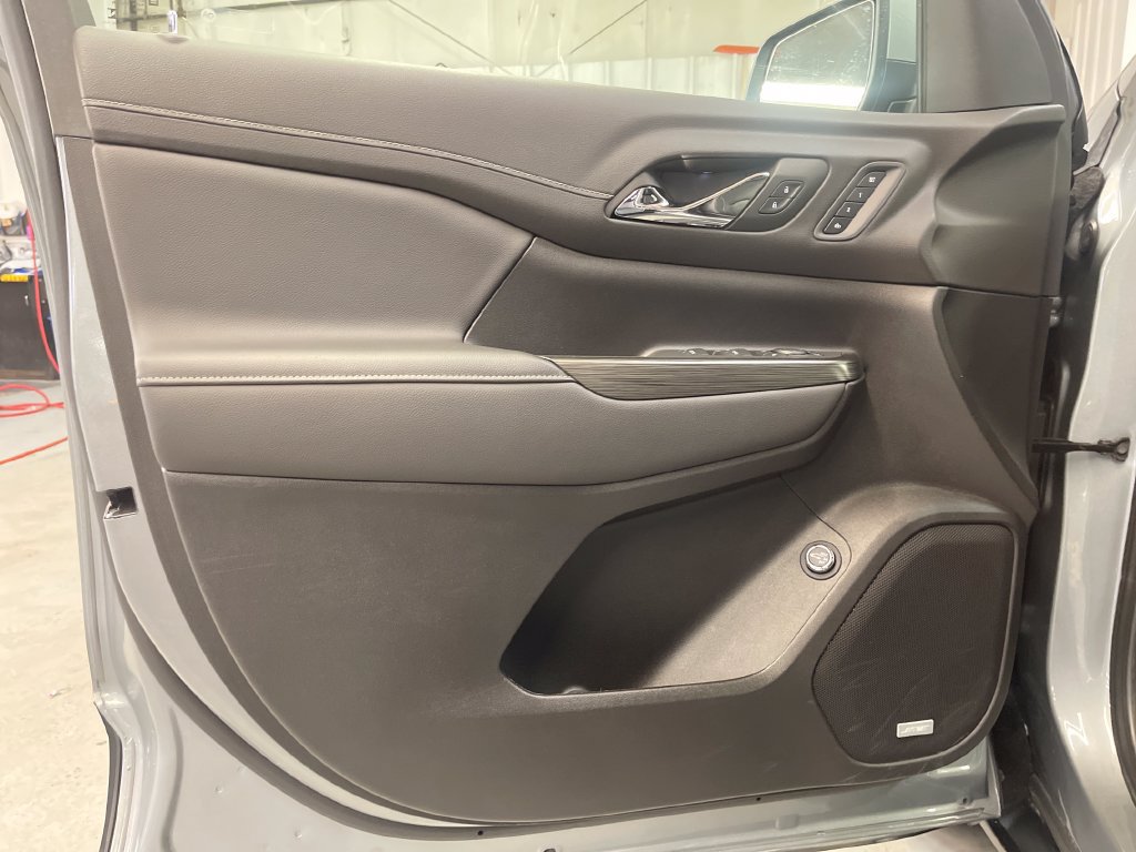 Used 2023 GMC Acadia SLT w/ Preferred Package AWD/4WD image 15