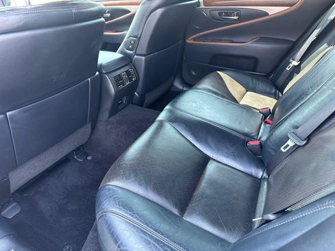 Used 2013 Lexus LS 460 AWD w/ Comfort Pkg image 26