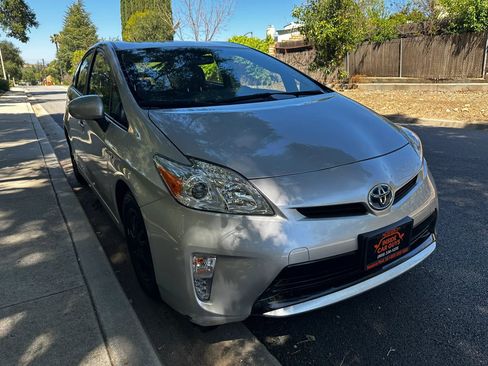Used 2015 Toyota Prius Three image 8