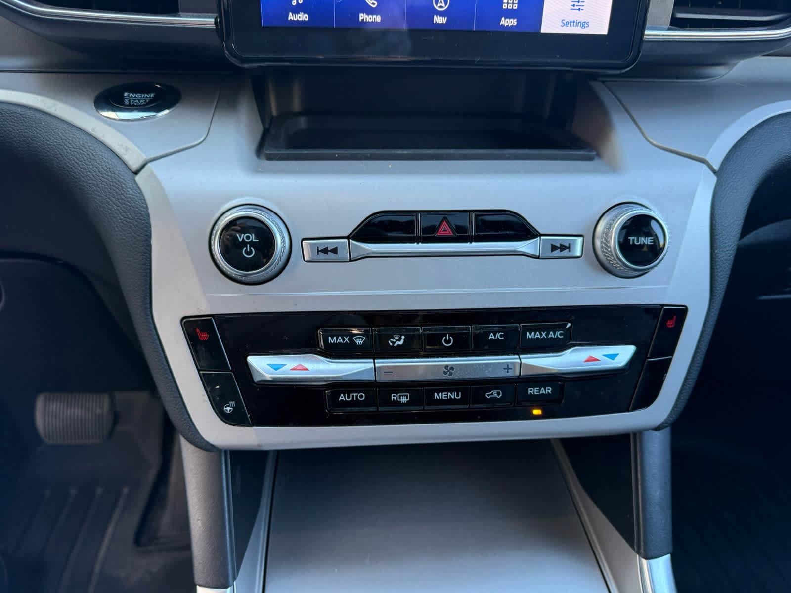 Used 2023 Ford Explorer XLT w/ Equipment Group 202A AWD/4WD image 14