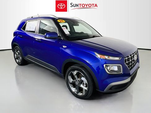 Used 2024 Hyundai Venue SEL FWD image 1
