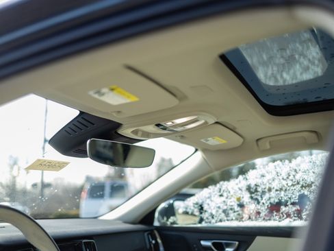 Used 2024 Volvo V60 B5 Cross Country Plus w/ Protection Package Premier image 30