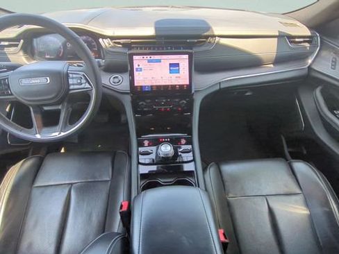 Used 2023 Jeep Grand Cherokee Overland w/ Luxury Tech Group IV AWD/4WD image 11
