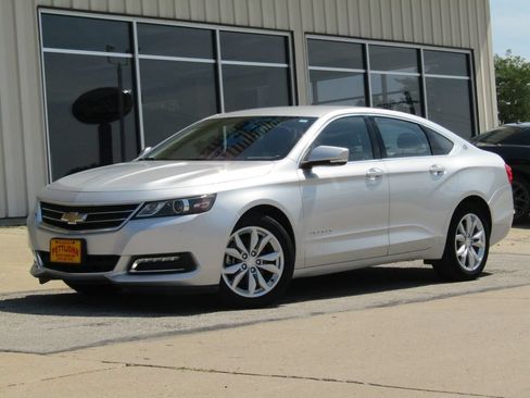 Used 2019 Chevrolet Impala LT FWD image 12