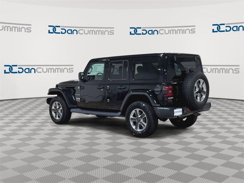 Used 2019 Jeep Wrangler Unlimited Sahara image 6