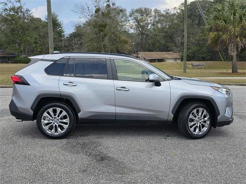 Certified 2020 Toyota RAV4 XLE Premium image 34