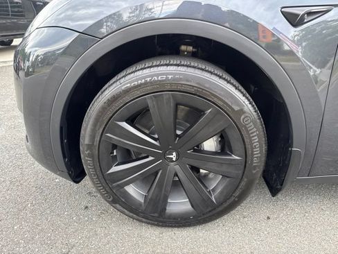Used 2024 Tesla Model Y 2WD image 12