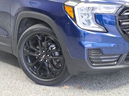 Used 2022 GMC Terrain SLE w/ Driver Convenience Package image 3