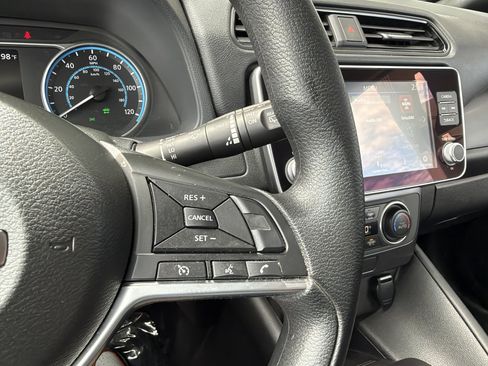 Used 2025 Nissan Leaf S FWD image 28