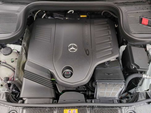 Used 2025 Mercedes-Benz GLS 450 4MATIC image 15