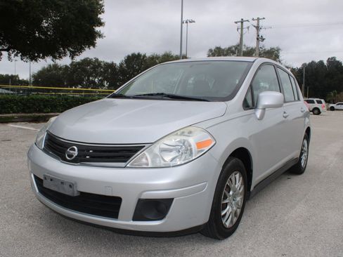 Used 2011 Nissan Versa 1.8 S image 2