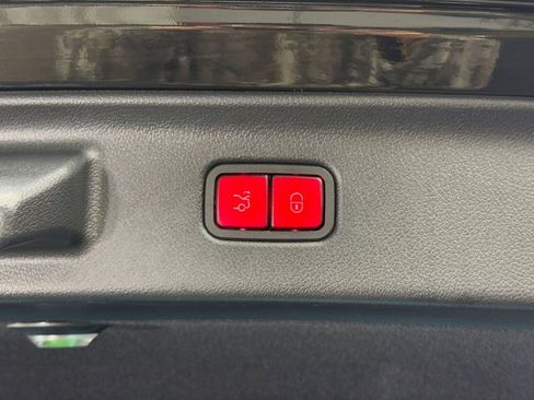 Used 2024 Mercedes-Benz S 63 AMG S w/ Carbon Fiber Exterior Package image 35