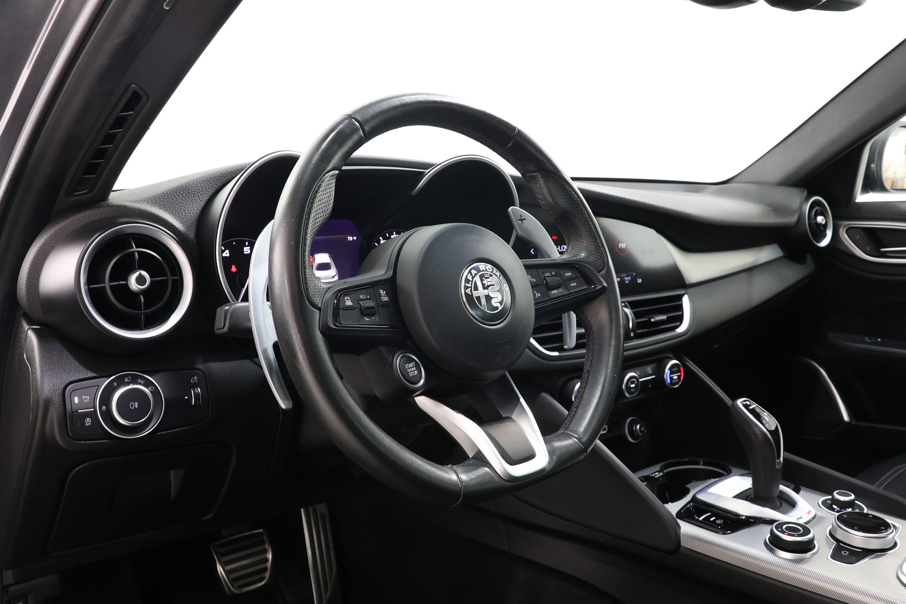 Certified 2023 Alfa Romeo Giulia Veloce AWD/4WD image 13