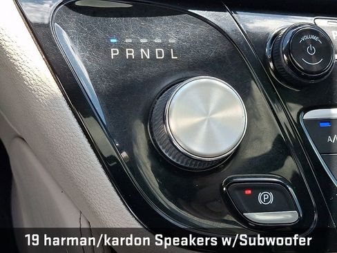 Used 2023 Chrysler Pacifica Limited w/ Uconnect Theater Family Group FWD image 22