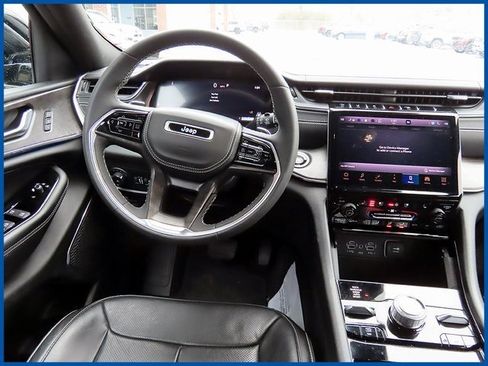 Certified 2023 Jeep Grand Cherokee Overland image 11