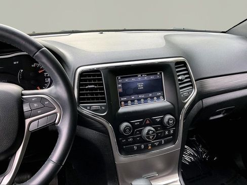 Used 2019 Jeep Grand Cherokee Laredo RWD image 9