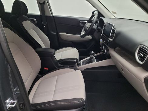Used 2025 Hyundai Venue SEL image 21