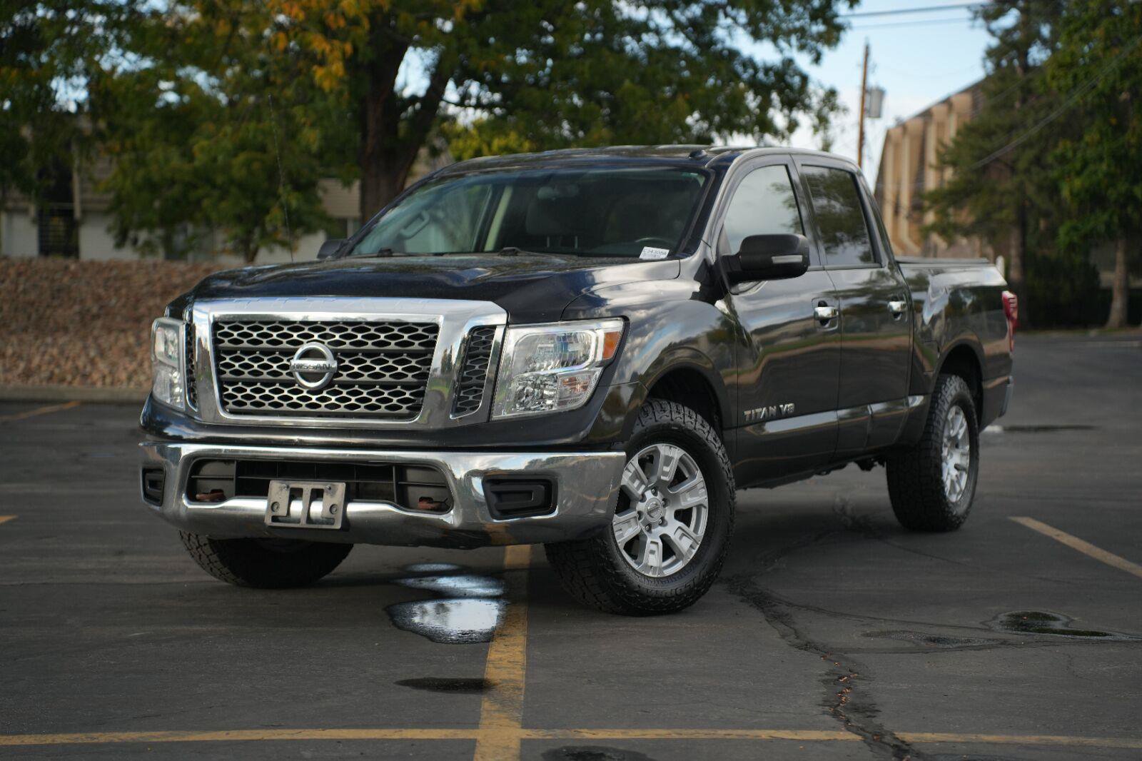 Used 2018 Nissan Titan SV AWD/4WD image 1