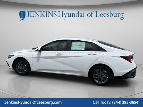 New 2026 Hyundai Elantra Hybrid FWD image 8