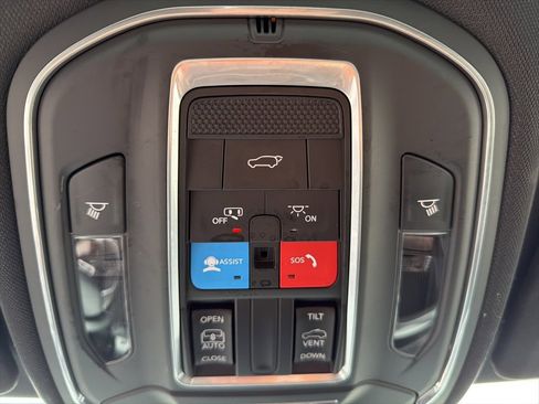 Used 2022 Jeep Grand Cherokee Altitude image 42