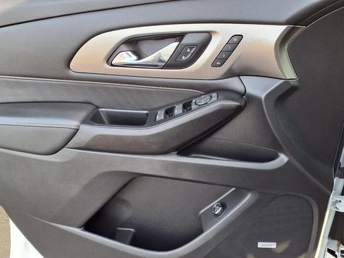 Used 2023 Chevrolet Traverse Premier FWD image 21