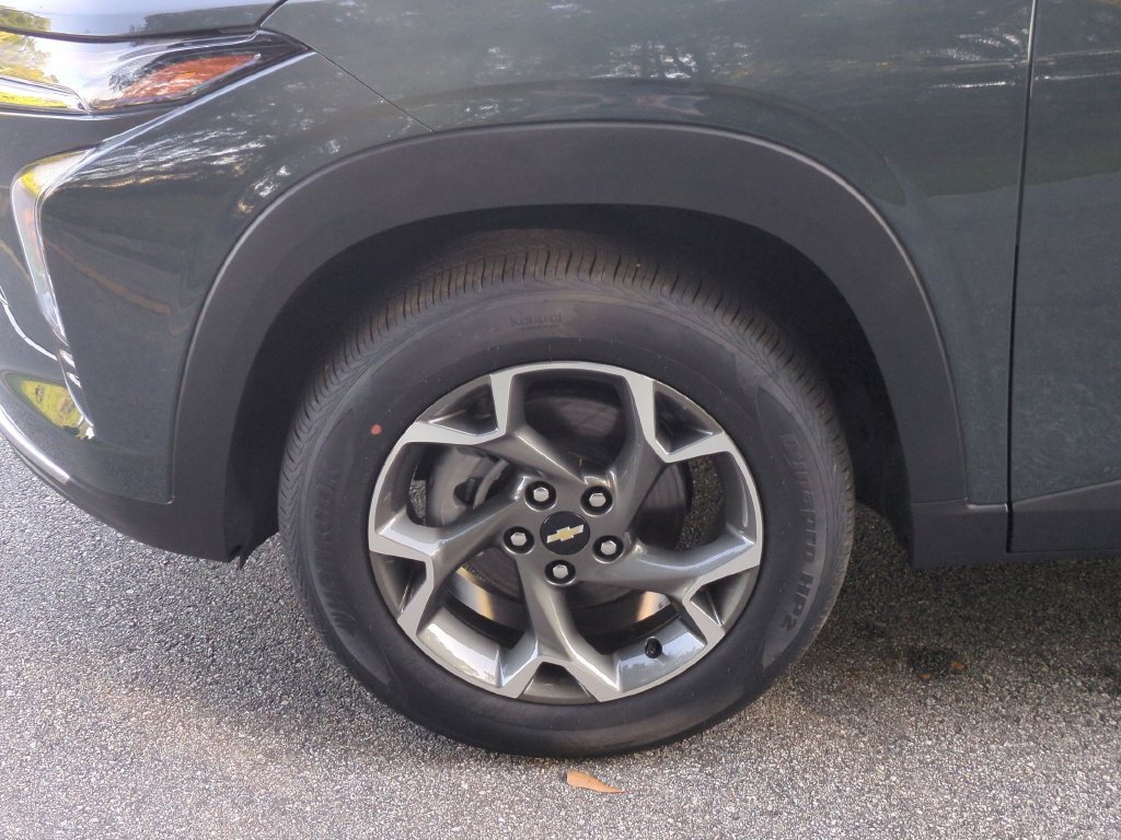 New 2026 Chevrolet Trax LT w/ LT Convenience Package FWD image 12
