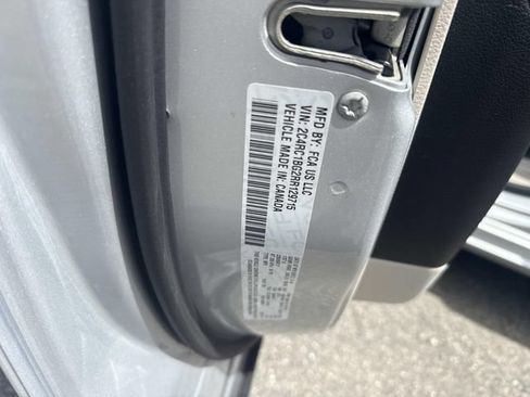 Used 2024 Chrysler Pacifica Touring-L FWD image 20