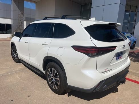 Used 2020 Toyota Highlander XLE AWD/4WD image 6