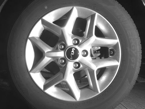 Used 2025 Kia Soul LX w/ LX Technology Package FWD image 14