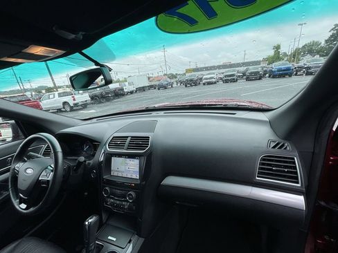 Used 2017 Ford Explorer XLT w/ Equipment Group 202A FWD image 29