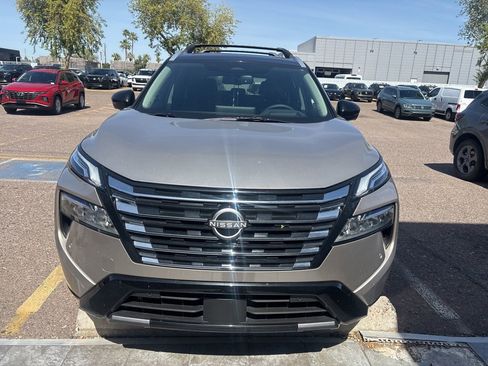 Used 2025 Nissan Rogue Platinum w/ Platinum Premium Package image 3