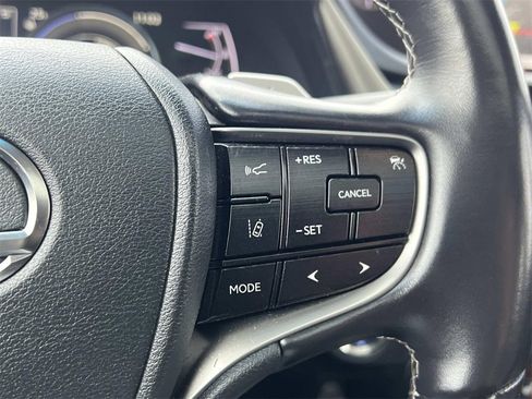 Used 2019 Lexus ES 300h w/ Luxury Package image 26