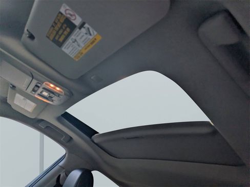 Used 2021 Toyota Highlander XLE image 22