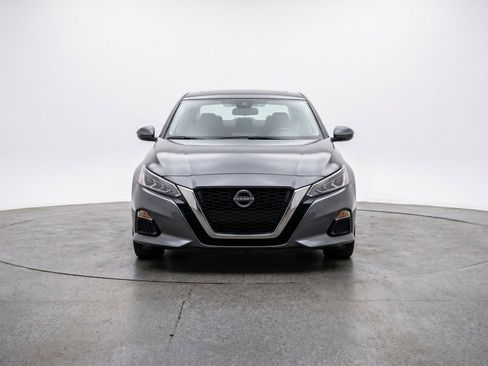 Used 2025 Nissan Altima 2.5 SV FWD image 2